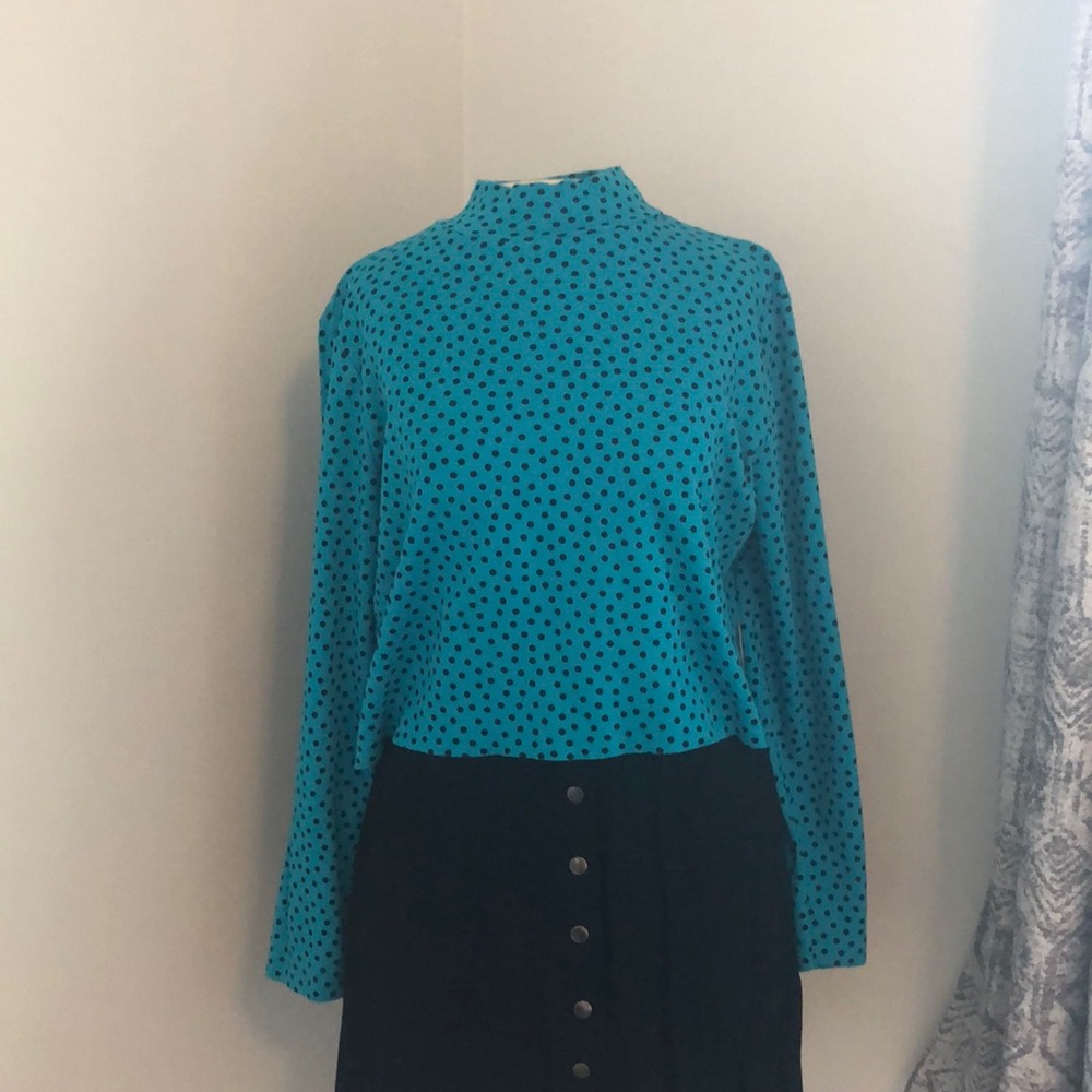 Cropped aqua polka dot long sleeved tee